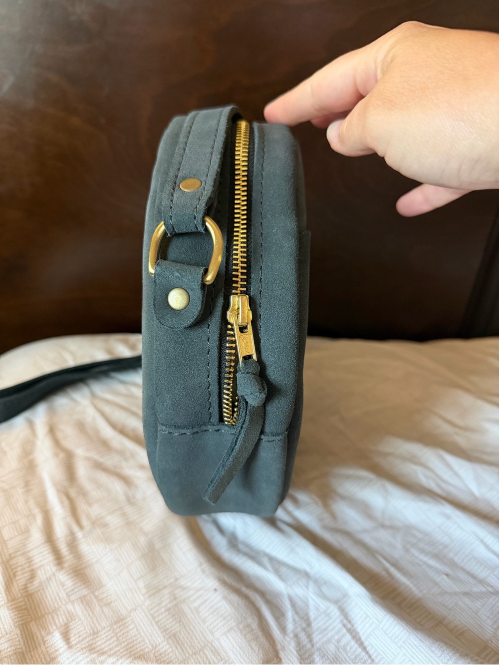Portland Leather Large Circle Crossbody Bag in Peppercorn Suede - Picture 5 of 8